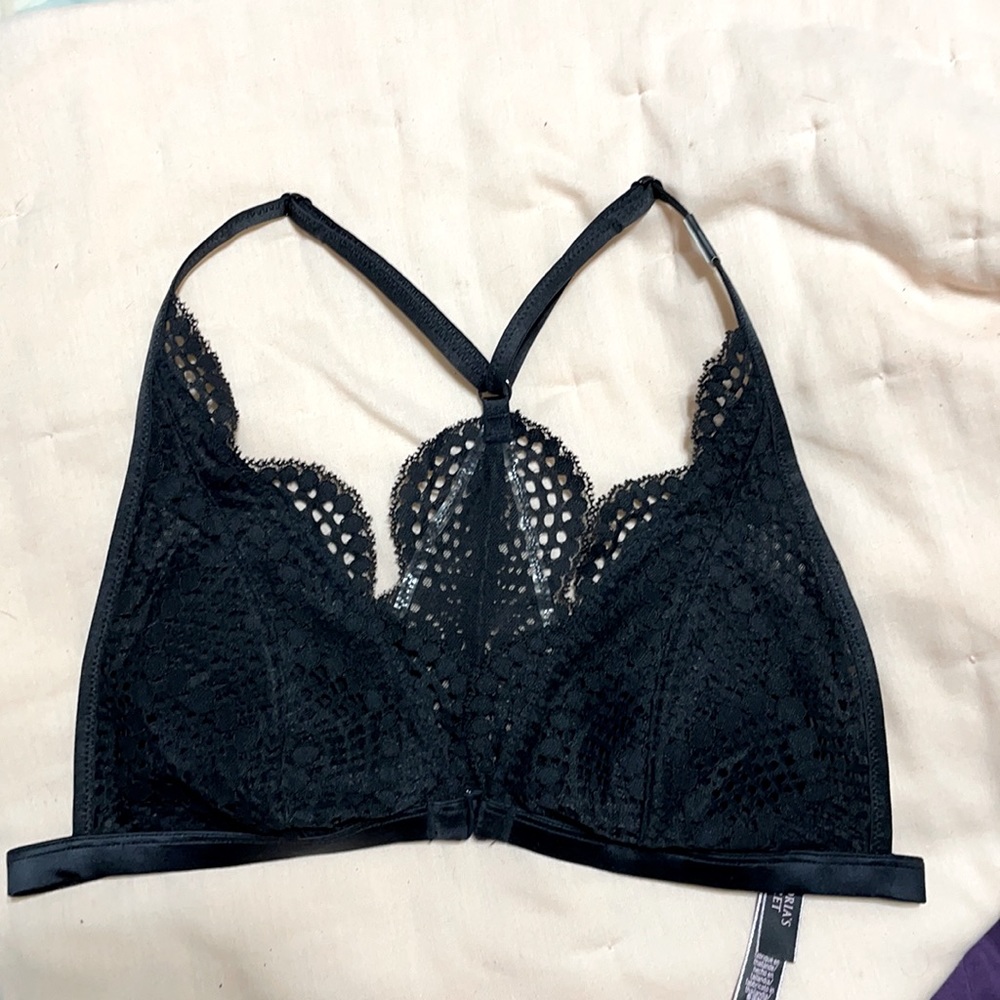 Super cute black bralette. Bought brand new but doesn’t fit me. Front closure